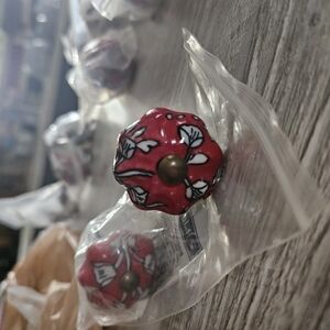 Floral Red Knob Set
